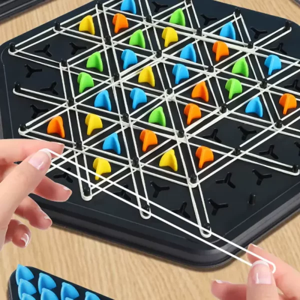 TRIANGLE GAME – Igra Trikotne verige slider